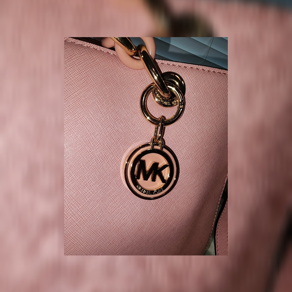 Michael Kors Cynthia Pastel Pink Med Saffiano Leather Satchel NWOT - Picture 3 of 16